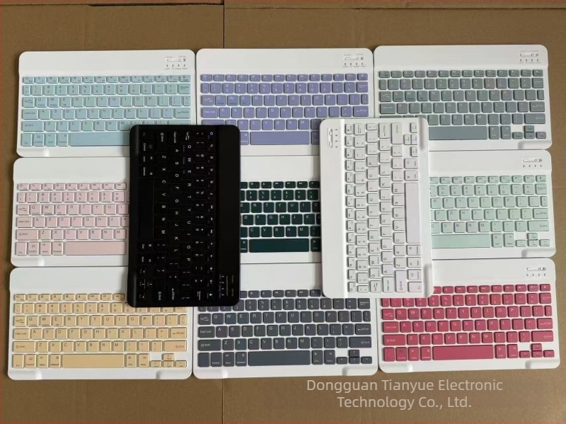 Bluetooth billentyűzet és egér készlet – Csendes, vezeték nélküli; kompatibilis iPaddel, okostelefonnal és laptopkal; nem mechanikus billentyűzet; töltőkábel a csomagban