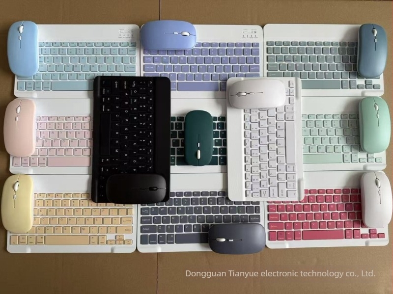 Bluetooth billentyűzet és egér készlet – Csendes, vezeték nélküli; kompatibilis iPaddel, okostelefonnal és laptopkal; nem mechanikus billentyűzet; töltőkábel a csomagban