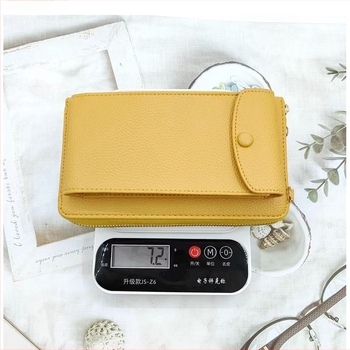 PU bőr női crossbody mobiltelefon táska - nagy kapacitású, függőleges négyzetes forma, fedős nyitás, belső cipzáras rekesz