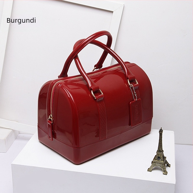PVC-ből készült párnás alakú táska, cipzáros zárás, egyszínű, crossbody válltáska
