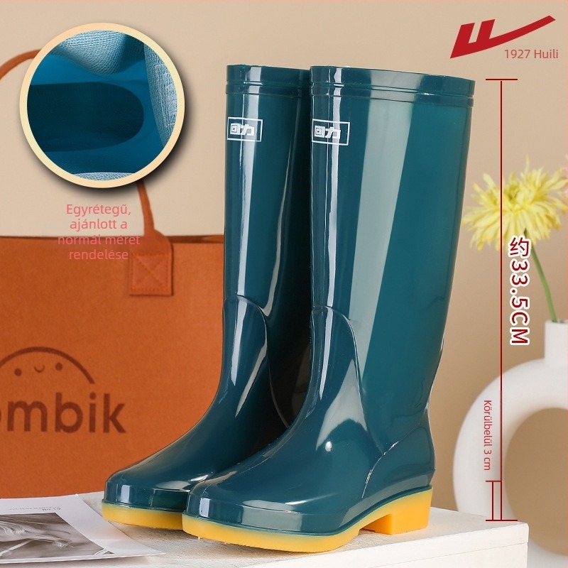 Női esőcsizma, PVC felsőrész, magas szár, vastagított talp, alacsony sarok 1–3 cm, négy évszakos