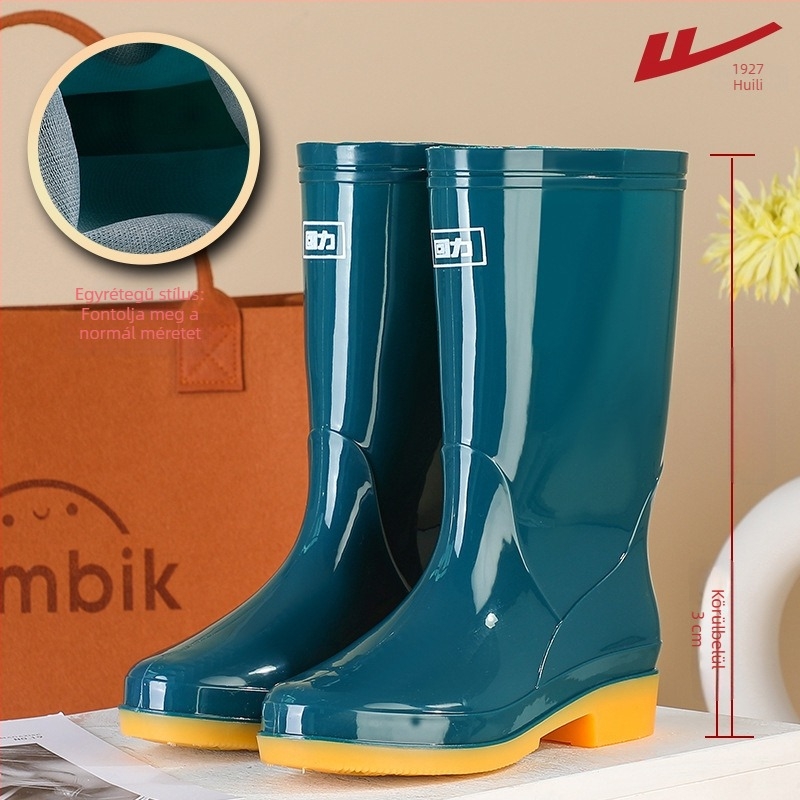 Női esőcsizma, PVC felsőrész, magas szár, vastagított talp, alacsony sarok 1–3 cm, négy évszakos