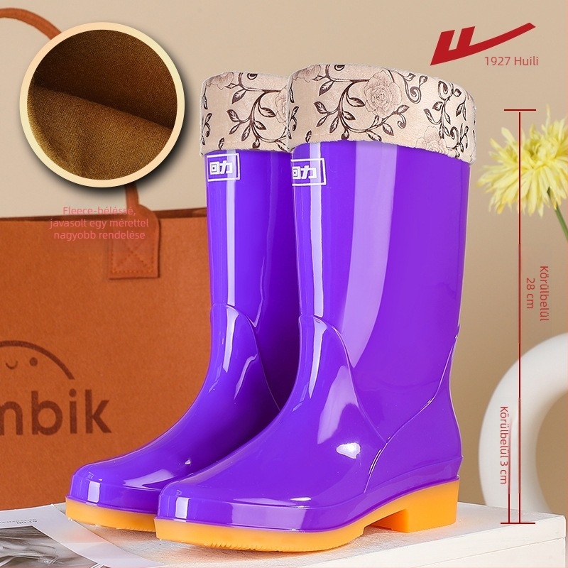 Női esőcsizma, PVC felsőrész, magas szár, vastagított talp, alacsony sarok 1–3 cm, négy évszakos