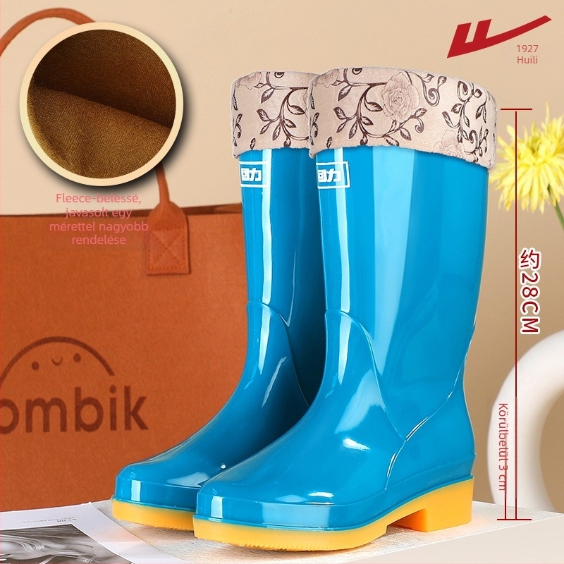 Női esőcsizma, PVC felsőrész, magas szár, vastagított talp, alacsony sarok 1–3 cm, négy évszakos