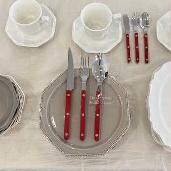 Francia stílusú 304 rozsdamentes acél evőeszköz készlet: steakhez kés, villa és kanál, klipszes fogantyúval, tükrös felület
