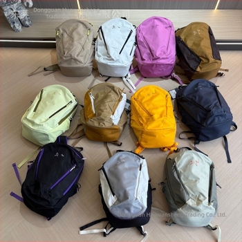Unisex kültéri hátizsák, 20–35 L, nylon, könnyű, vízálló, 14 hüvelykes laptophoz kompatibil, levegő párnás vállpántok