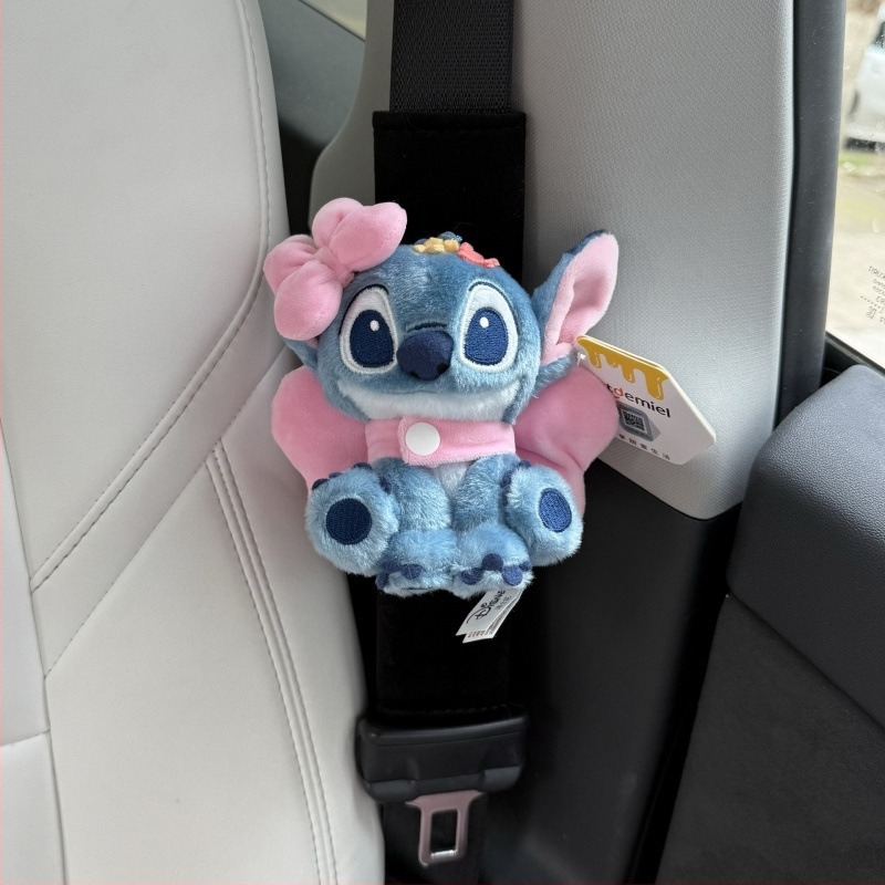 Stitch plüss belső autódekoráció – vállvédő a biztonsági övre