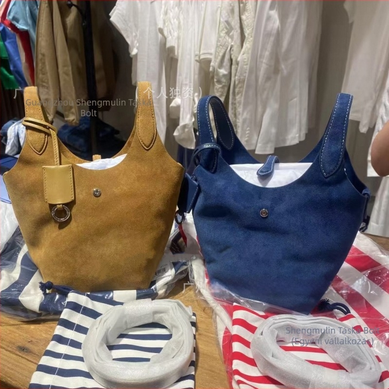 Első réteg marhabőrből készült bucket táska, kézben és vállon hordható, Old Money stílus, középméretű zöldséges kosár dizájnnal, belső cipzáras zsebbel