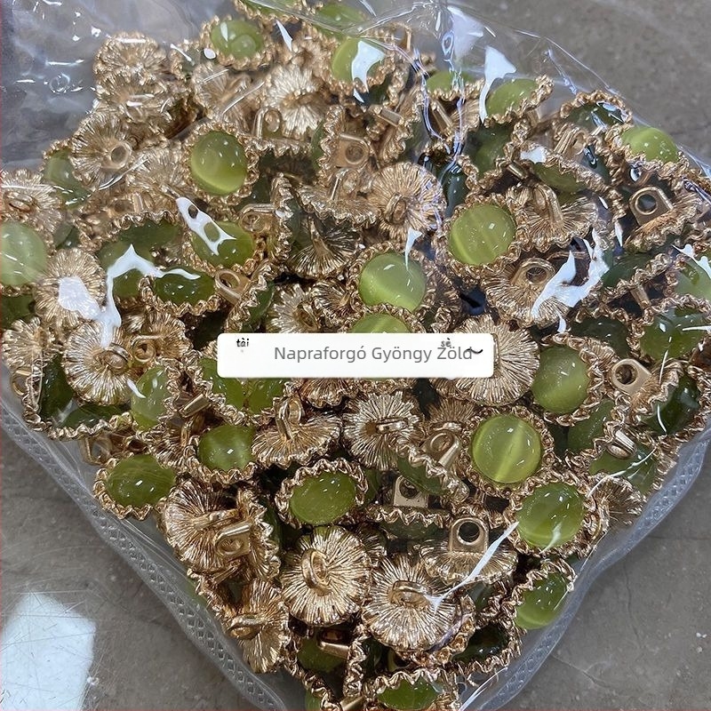 Unique fém napraforgó motívumú gombok gyöngyházfényű felülettel női ingekhez és gyapjú kardigánokhoz (díszítő macskaszem részletek)