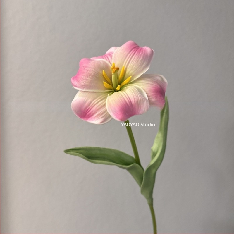 PU tulip művirág, stílusosan kidolgozva, esküvői dekoráció és fotó kellék