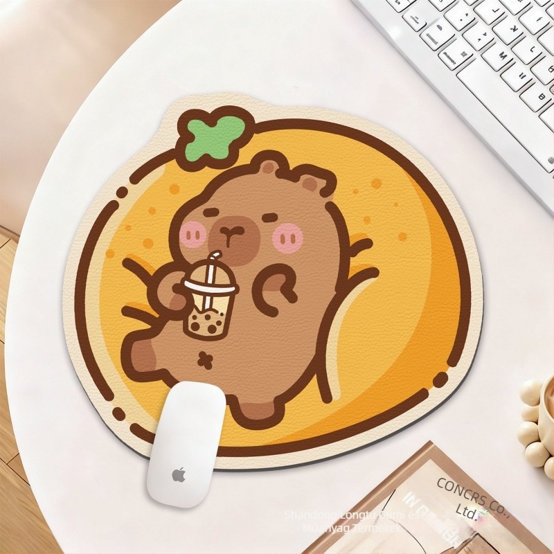 Capybara alakú egérpad iroda- és játékhoz; bőr és gumi felület; karikatúra dizájn; csúszásmentes alap.