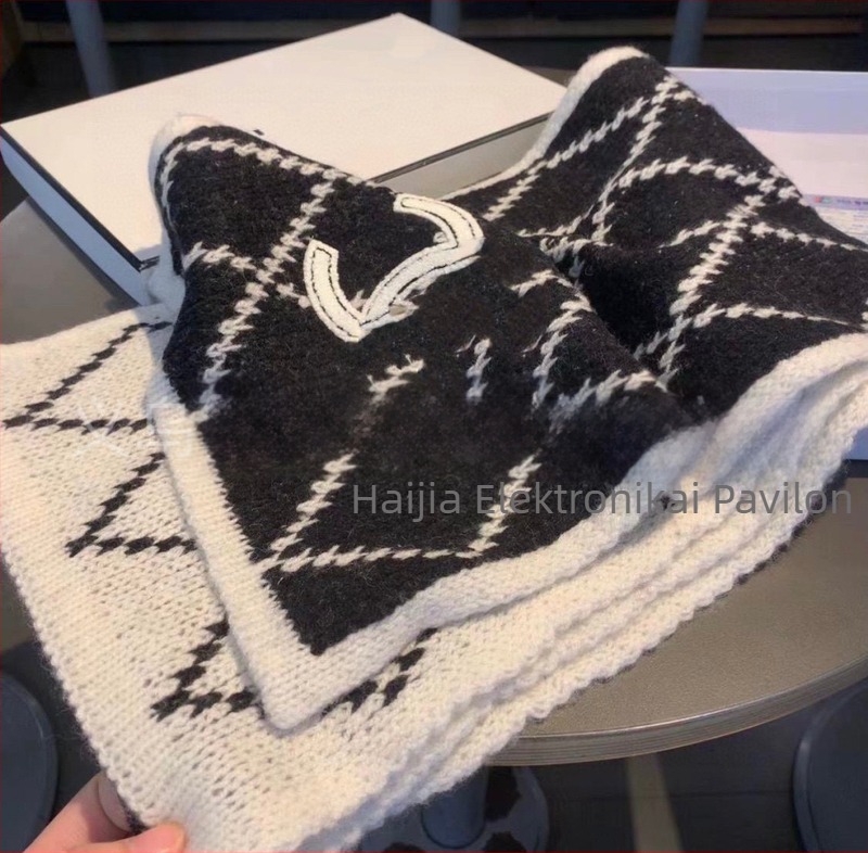 Kötött jacquard sál, kétoldalas, műkasmírhatású, pamut alapanyag, téli meleg