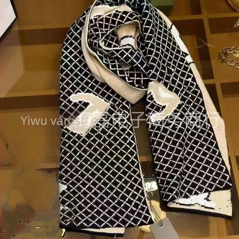 Kötött jacquard sál, kétoldalas, műkasmírhatású, pamut alapanyag, téli meleg