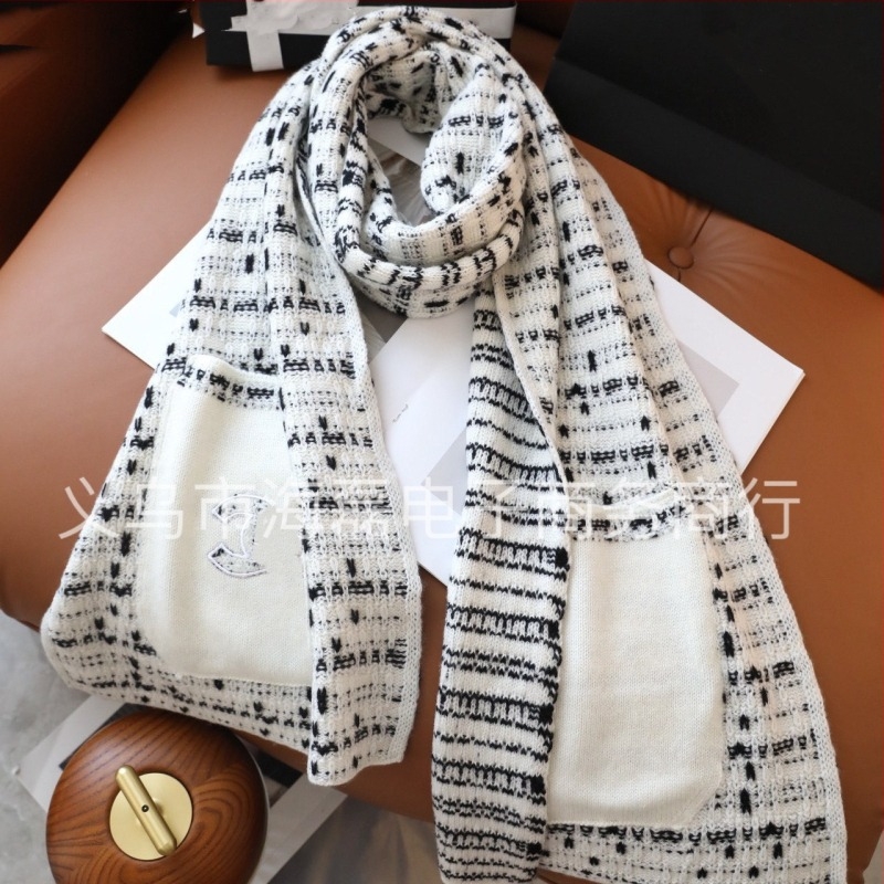 Kötött jacquard sál, kétoldalas, műkasmírhatású, pamut alapanyag, téli meleg