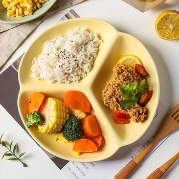 Nordic porcelán osztott tányér egy személyre, három rekesz, négyzet alakú, mikrohullámú sütőben használható