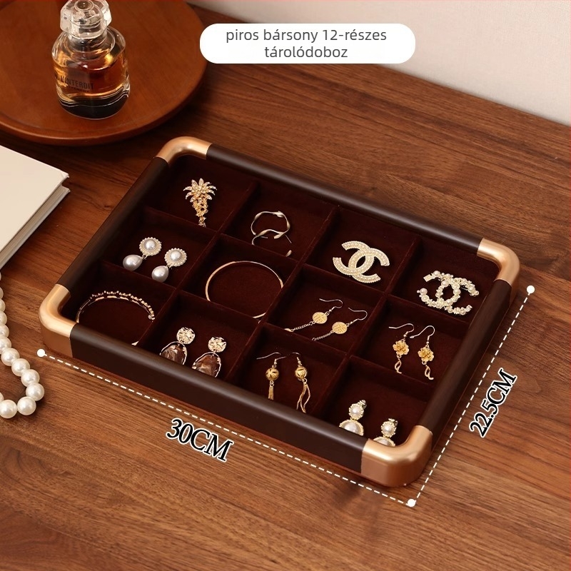 Fából készült ékszerkialakító tálca kilencmezős rácsban, 12 rekesz, tömörfa burkolattal, illesztett kivitelezés, elegáns megjelenés