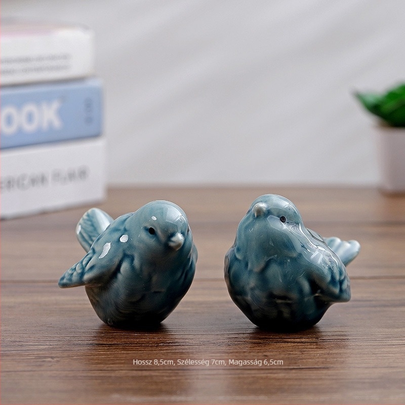 Európai stílusú porcelán állatfigurás díszdarab, madár- és vadállat motívum, alglazúros felület, kiégetve magas hőmérsékleten