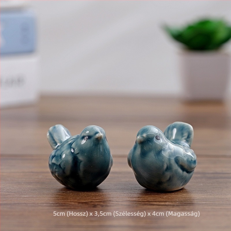 Európai stílusú porcelán állatfigurás díszdarab, madár- és vadállat motívum, alglazúros felület, kiégetve magas hőmérsékleten