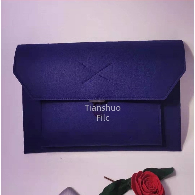 Filc tablet tok belső zsebbel LOGOneverfull