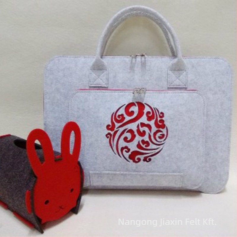 Filc laptop táska cipzárral, poliészter bélés, testreszabható modell, kopásállóság és földrengés elleni védelem