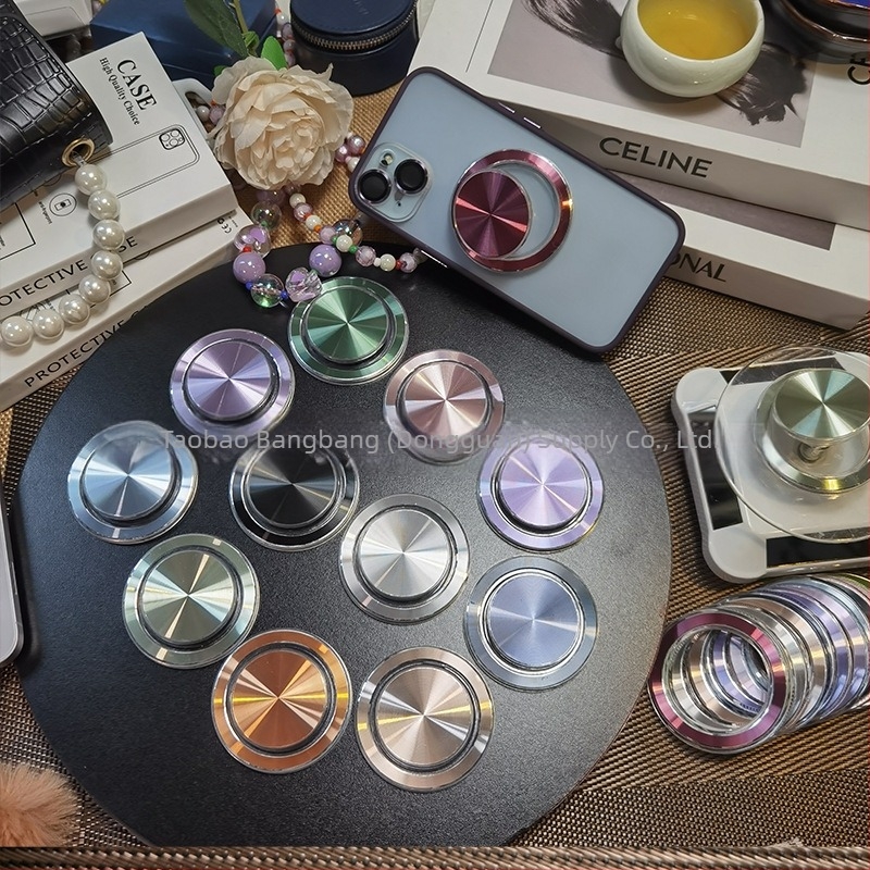 Panelre szerelt telefon-tartó mágneses légzsák tartóval, átlátszó test, elektroplatinált felület, CD print modell, MagSafe kompatibilis, éjszakai használathoz az ágy mellett