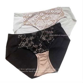 Csipkés váll nélküli melltartó háromszög kosaras, vékony mold forma, testanyag: nejlon, bélés: modál, egyrészes dizájn