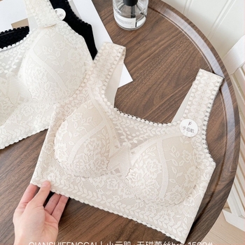 Csipkés, vezeték nélküli Push-Up topp, 3/4-es kosár, vékony formázott kosarak