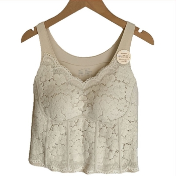 Csipkés topp beépített melltartó párnákkal és belső béléssel, teljes kosár, közepes formájú kosár, anyag: nejlon-dantel, légáteresztő