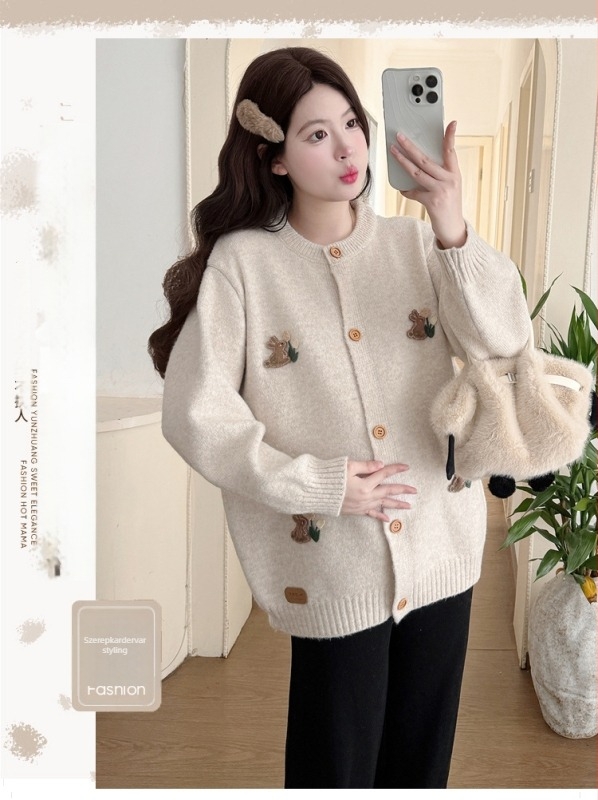 Anyasági készlet: kötött pulóver-jacka nyuszis mintával és húzózsinóros széles lábú nadrág, 50–70% akril, tél 2025, japán-koreai lazító stílus