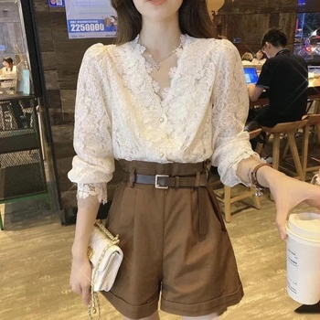 Csipkés V-nyakú ing, hosszú ujjú, elöl gombos, 30–50% spandex keverék