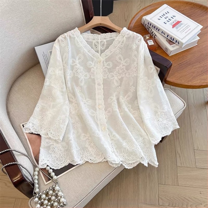 Csipés hímzett kötött kardigán V-nyakkal, 3/4-es ujjú, laza szabás, pamut-lin keverék anyag, geometrikus minták