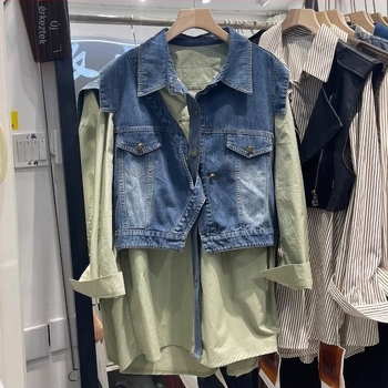 Női hosszú ujjú felső denim patchworkkal és illúzióként két részes dizájnnal, polo gallér, egygombos záródás, lazább szabás