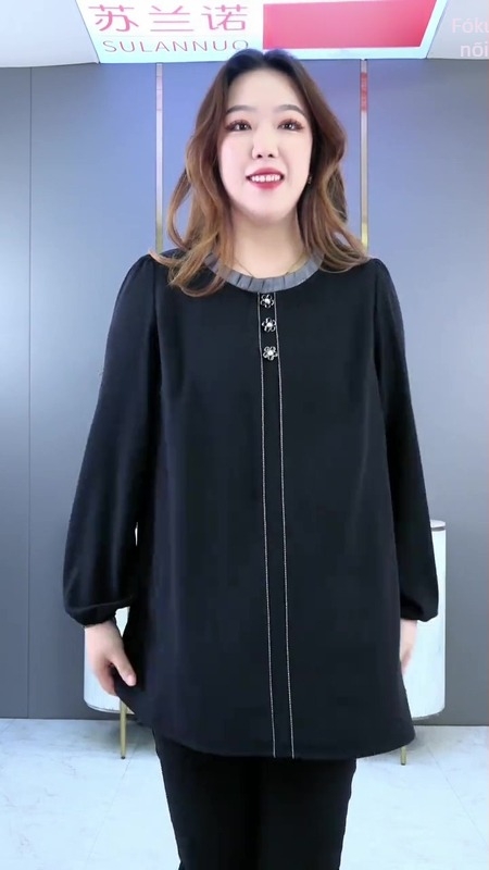 Pöttyös mintás chiffon blúz, V-nyakú, puffos ujjú, laza szabás