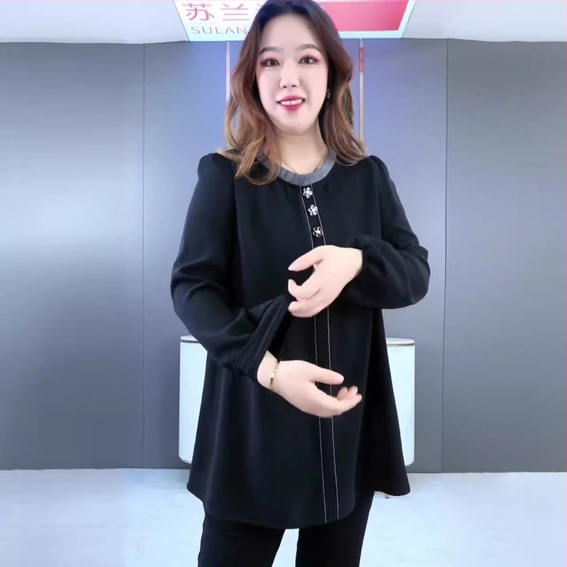Pöttyös mintás chiffon blúz, V-nyakú, puffos ujjú, laza szabás