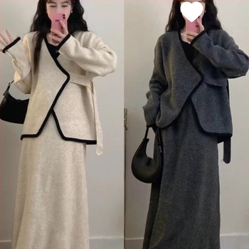 Szoknyás két darabos szett, szabálytalan felső, chenille szövet, spandex 30–50%, szarv alakú ujjú