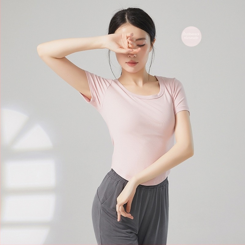 Női modern tánc felső, U-nyak, rövid ujjú, bordázott pamut–viszkóz keverék (92% viszkóz)