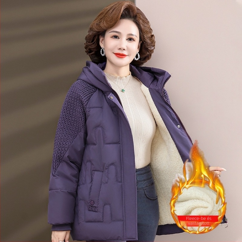 Téli pamut töltésű kabát fleece belsővel, kapucnival és cipzárral, középhosszú (50–65 cm), poliészter külső anyag (>95%)