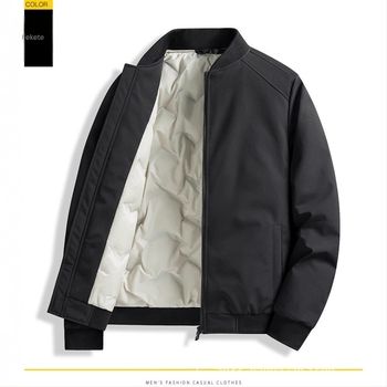 Férfi téli pehelykabát fehér kacsapúppal, tolltartalom 46-50%, töltet 550, hideg elleni védelem (-20°C-tól -5°C-ig), fő anyag és bélés 100% poliészter