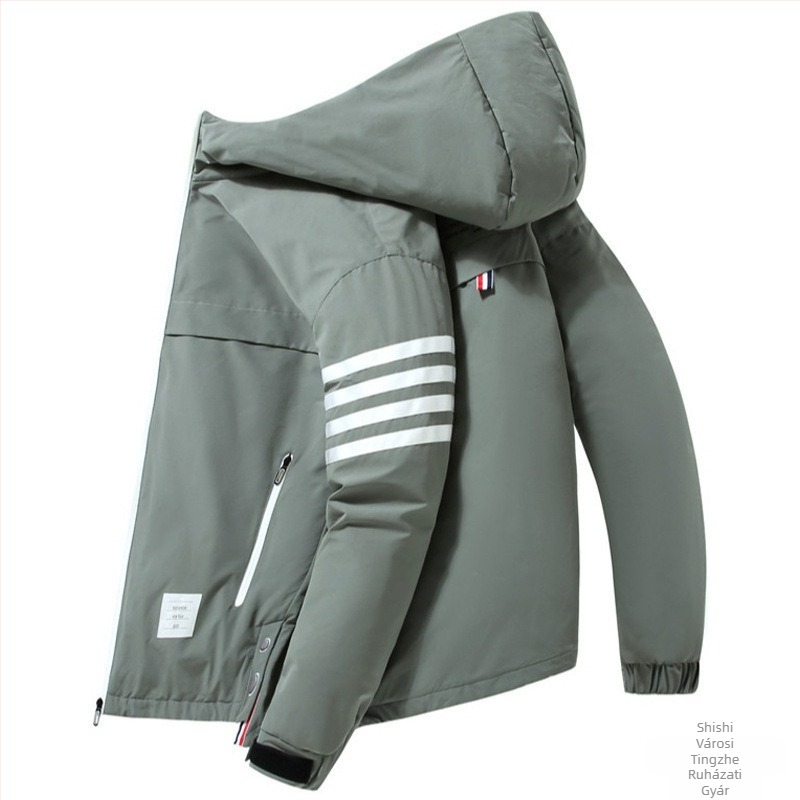 Férfi rövid tollkabát kapucnival, négycsíkos munkaruházati stílusban, testhezálló fazon (Töltet: pehely; Töltőerő: 550; Hővédelmi szint: -5°C-tól 0°C-ig; Kapucni: Igen; Siluett: testhezálló)