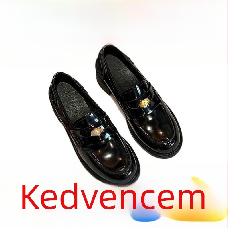 Női loaferek valódi marhabőrből, kerek orral, alacsony felsőrésszel, gumitalppal, belső bélés sertésbőrből, vastag 3–5 cm sarok, brit stílus