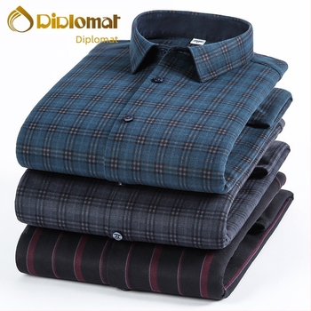 Téli meleg férfiing fleece-betéttel, kockás mintával, hosszú ujjú, négyszögletes gallérral (100% acetát rost; vastagság: plüss velúr)