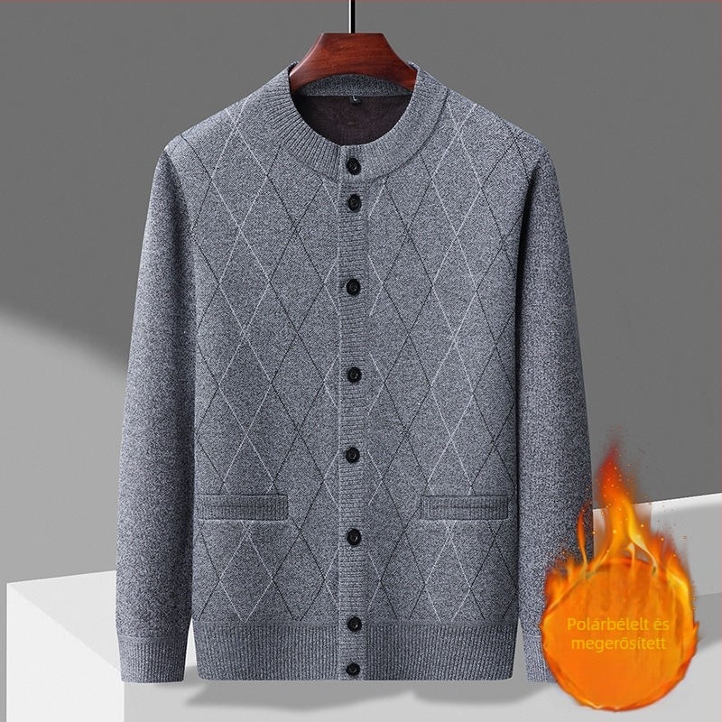 Férfi kötött kardigán, laza szabású, kerek nyakú, hosszú ujjú, fleece bélés, jacquard mintázat, poliészter-alapanyag.