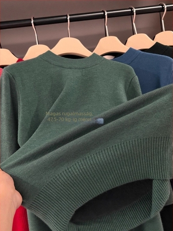 Fleece-kötésű alapfelső kapucnival és fél-nyakú gallérral, hosszú ujjú, egyszínű mintázat; anyag: gyapjú-keverék poliészterrel