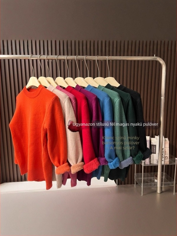 Fleece-kötésű alapfelső kapucnival és fél-nyakú gallérral, hosszú ujjú, egyszínű mintázat; anyag: gyapjú-keverék poliészterrel