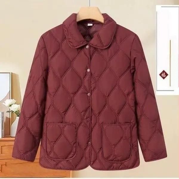 Téli dzseki nylon külsővel, fő anyag 95%+ poliészter, töltet: selyem-pamut, gallér: polo