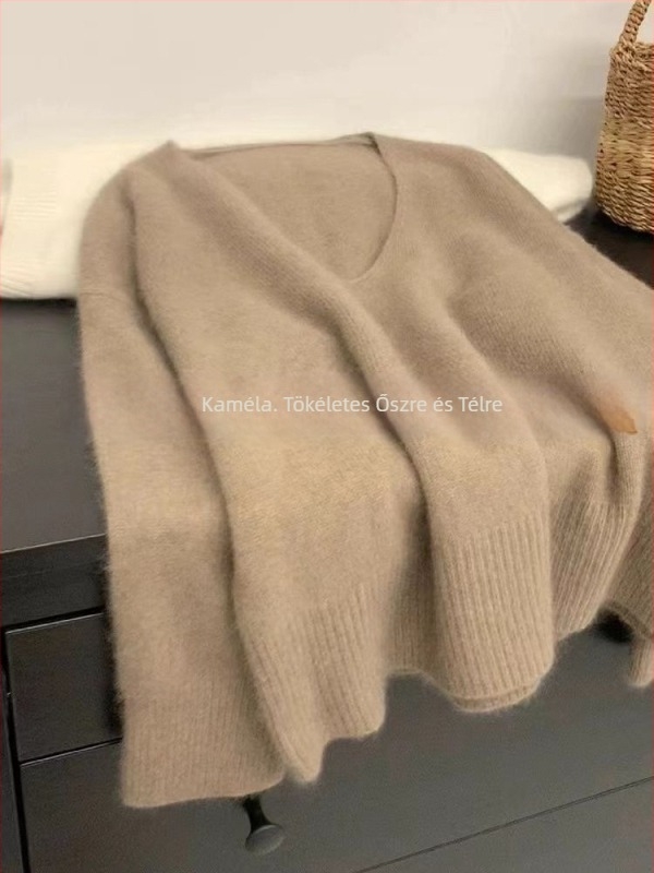 Jane Manni női pulóver V-nyakkal Raccoon fleece anyagból, laza szabás, puha textúra, prémium érzetű őszi-téli viselet