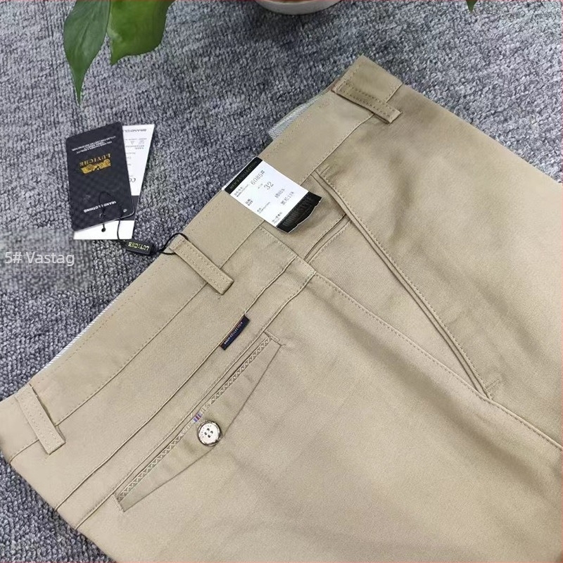 Férfi pamut casual nadrág, off-white szín, gyűrődésmentes, egyenes szabású, üzleti–casual stílushoz, középkorú férfiak számára, ősz-téli szezon