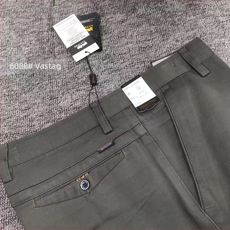 Férfi pamut casual nadrág, off-white szín, gyűrődésmentes, egyenes szabású, üzleti–casual stílushoz, középkorú férfiak számára, ősz-téli szezon