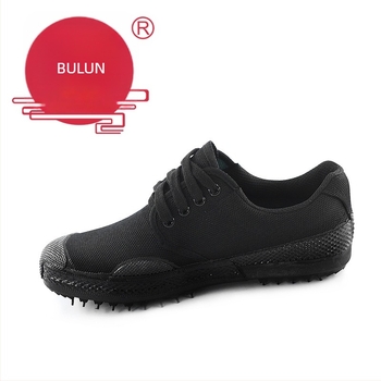 Szerszámipari cipő – Kamufláz vászonfelső, gumitalp, kerek orr, lélegző és ütéscsillapító.