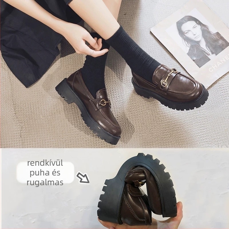 Vastag talpú mokaszín cipő, kerek orrú, PU felsőrész, középmagas sarkú 3–5 cm, viszkóz talp